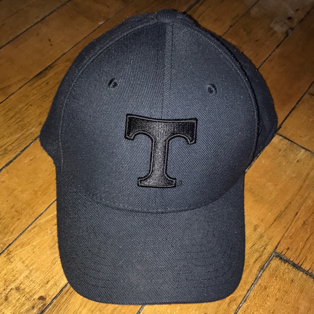 Tennessee Volunteers Nike Men’s Black Baseball Cap with Raised T Logo